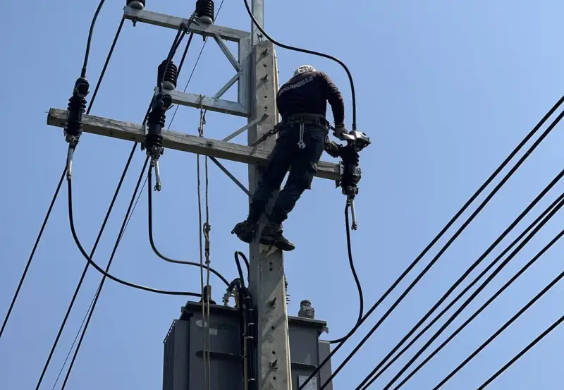 รื้อถอนและเคลื่อนย้ายหม้อแปลง พร้อมดำเนินงานระบบไฟฟ้าแรงต่ำ — ภาพหน้างาน 5