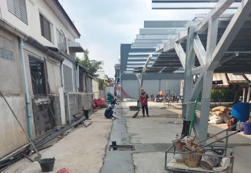 ติดตั้งท่อร้อยสายและเดินสายไฟฟ้าใต้ดินภายในพื้นที่โครงการ — ภาพหน้างาน 2